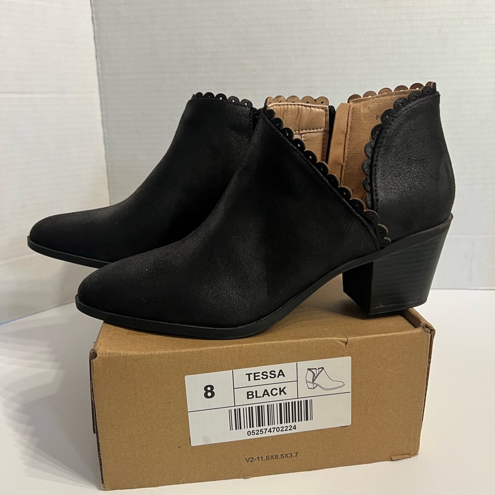 Journee Collection Black Scalloped Ankle Boots